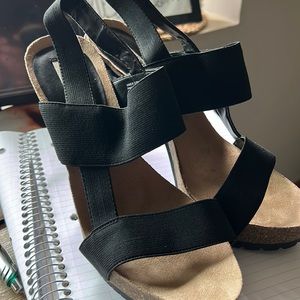 Simply Vera 8.5 Strap Heels